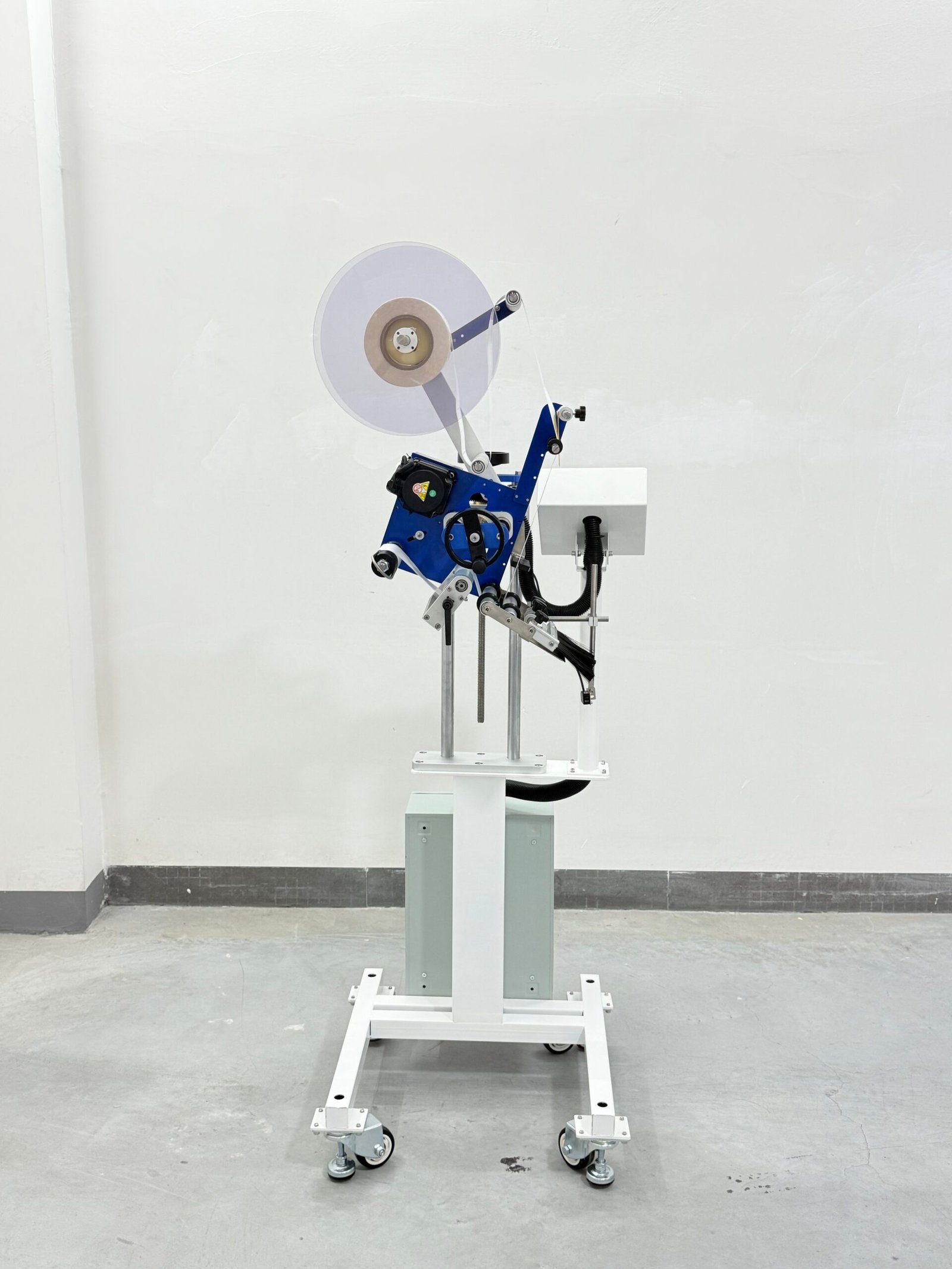 Vertical labeling machine - Image 5