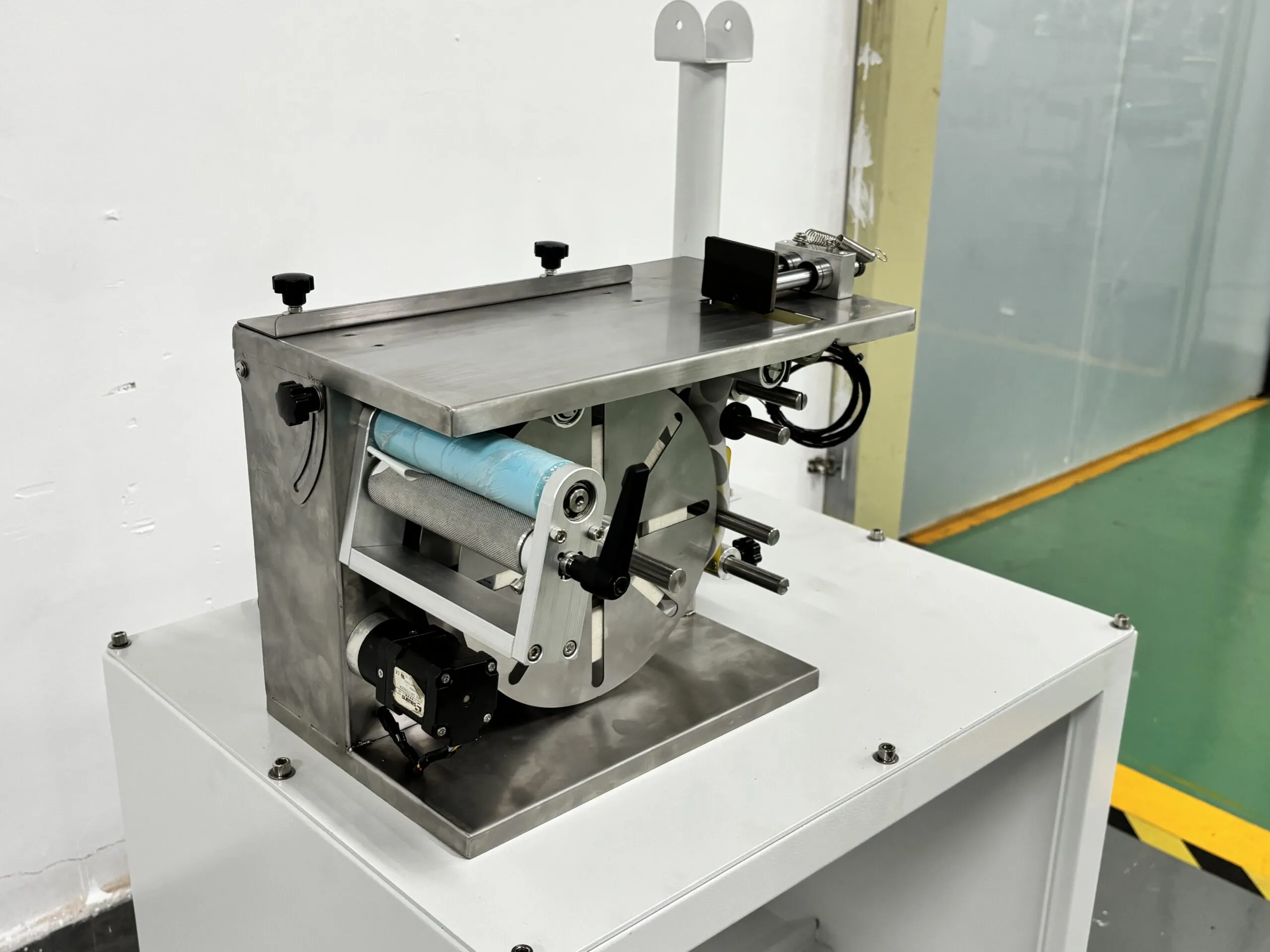 Right-angle sealing machine